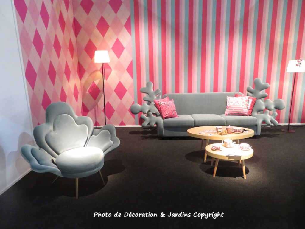 Salon effet corail by Décoration et Jardins